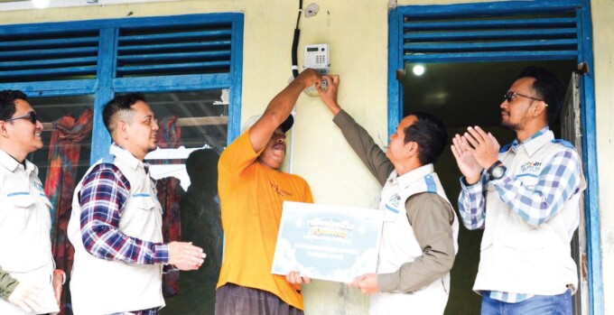 Attachment for PLN Penerangi 20 Tempat Umum di Kalimantan Tengah