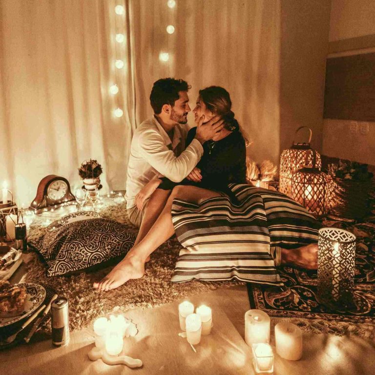 8 Ide Romantis Kencan di Rumah yang Super Cute dan Intim!