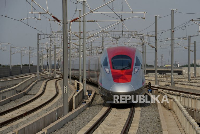 Kereta Cepat Whoosh: Dari Aher ke Prabowo hingga Banyuwangi