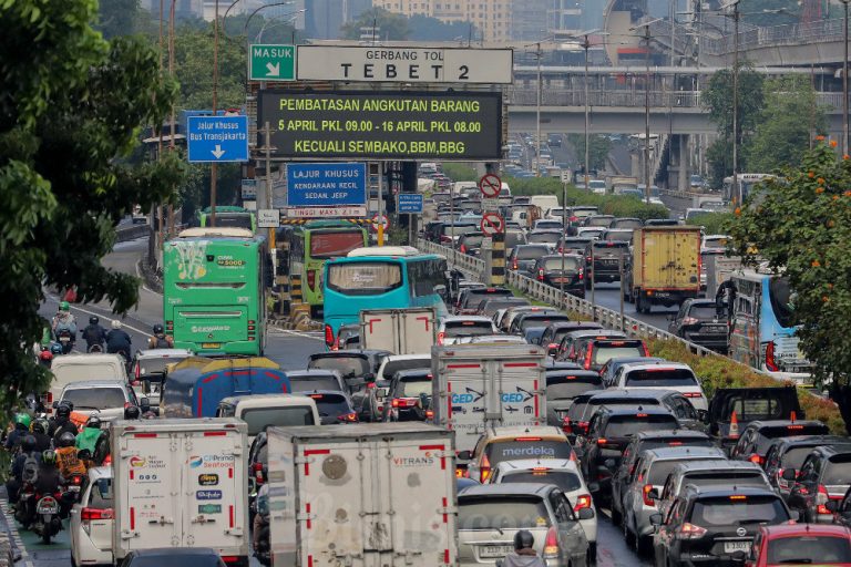 Angkutan barang dilarang melintasi Trans Jawa Cs mulai hari ini