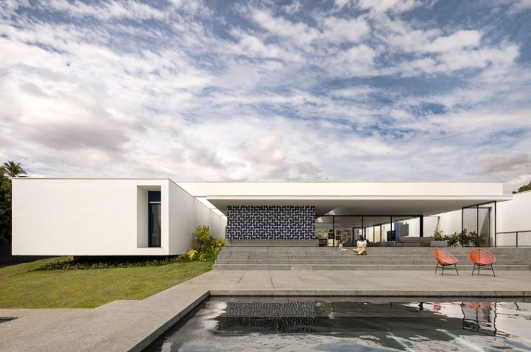 Casa Galeria, rumah modern yang menyatukan seni & hunian