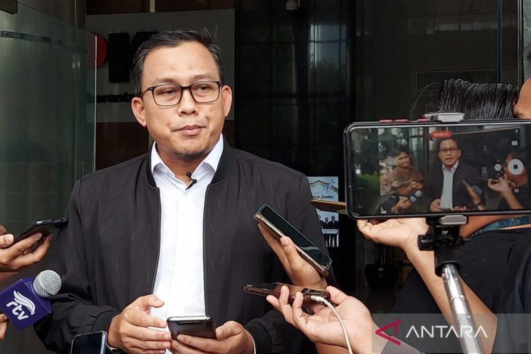 Hukum Rusman desak Polres periksa Ketua DPRD Soppeng Farid