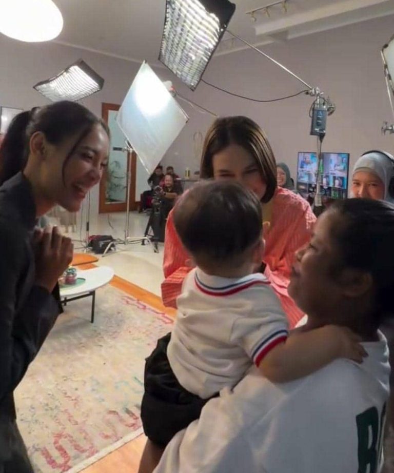 10 Foto Andrew Anak Erika Carlina dan Luna Maya