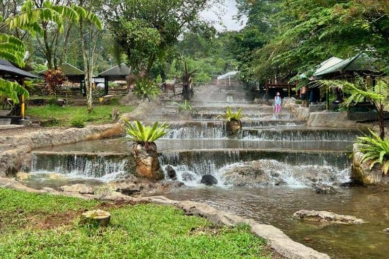 10 destinasi liburan sempurna di musim hujan