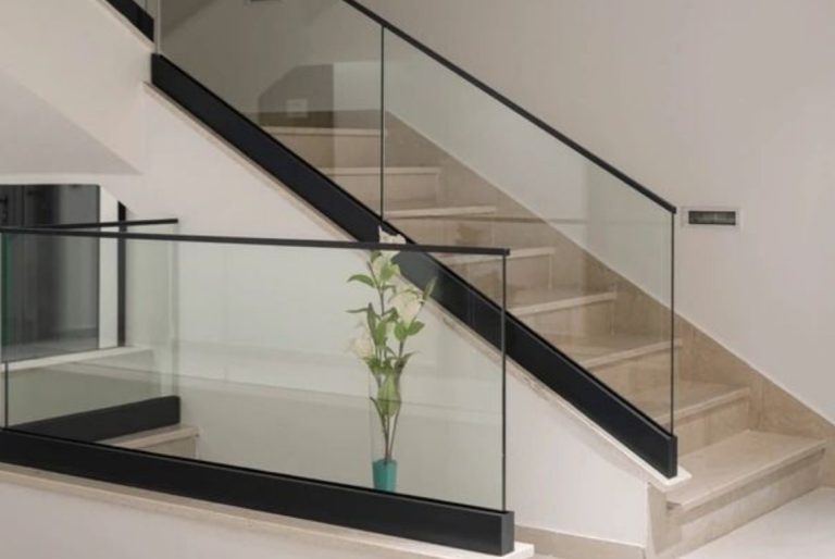 Railing Tangga Minimalis untuk Interior Mewah