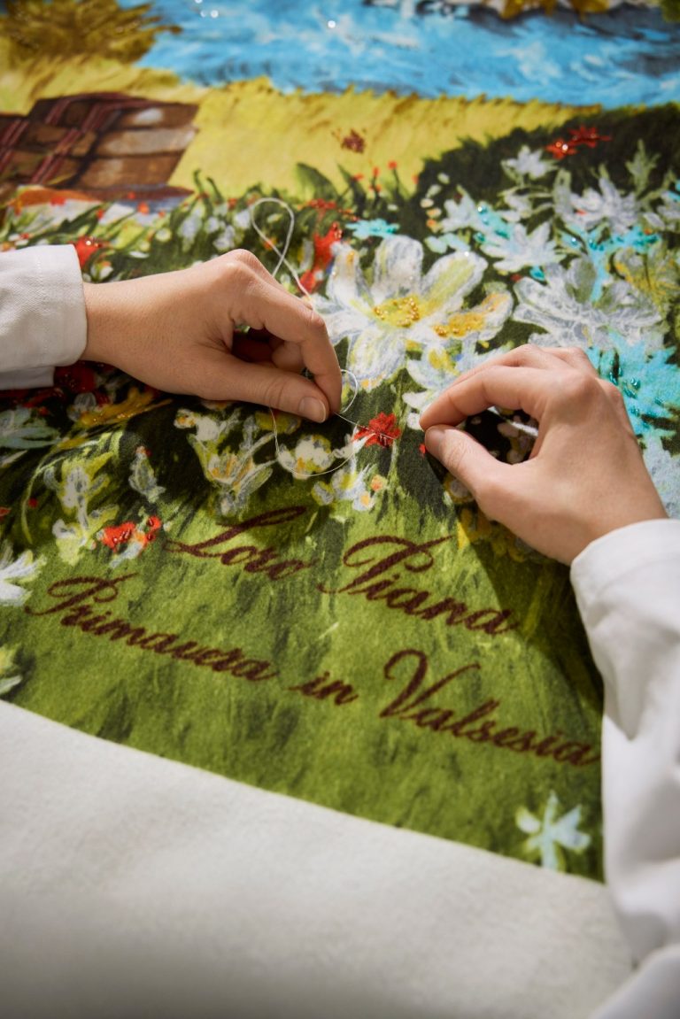 Loro Piana merayakan warisan kain kotak-kotak dalam Milan Design Week